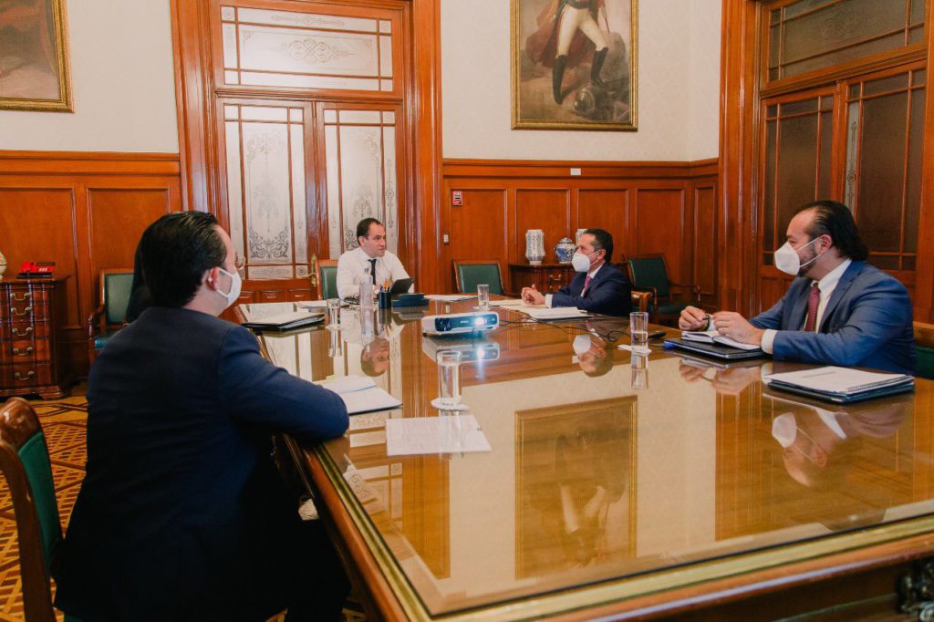 El secretario de Hacienda se reunió con el gobernador Carlos Joaquín para conversar sobre las vías para reactivar la economía lo antes posible