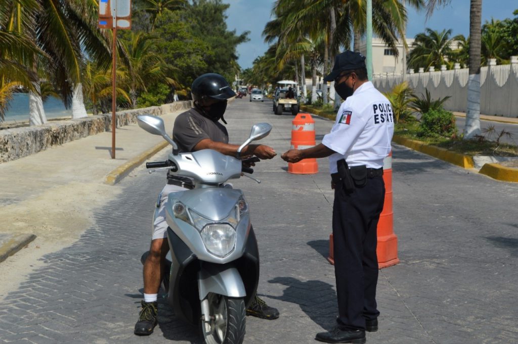 El Gobierno de Isla Mujeres, a través de la Dirección General de Seguridad Pública y Tránsito, informó que implementa puntos de revisión de vehículos motorizados
